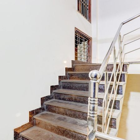Hotel O Hari Nagar Ashram Нью-Дели Экстерьер фото