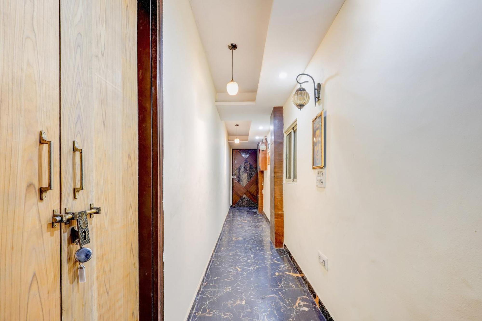 Hotel O Hari Nagar Ashram Нью-Дели Экстерьер фото