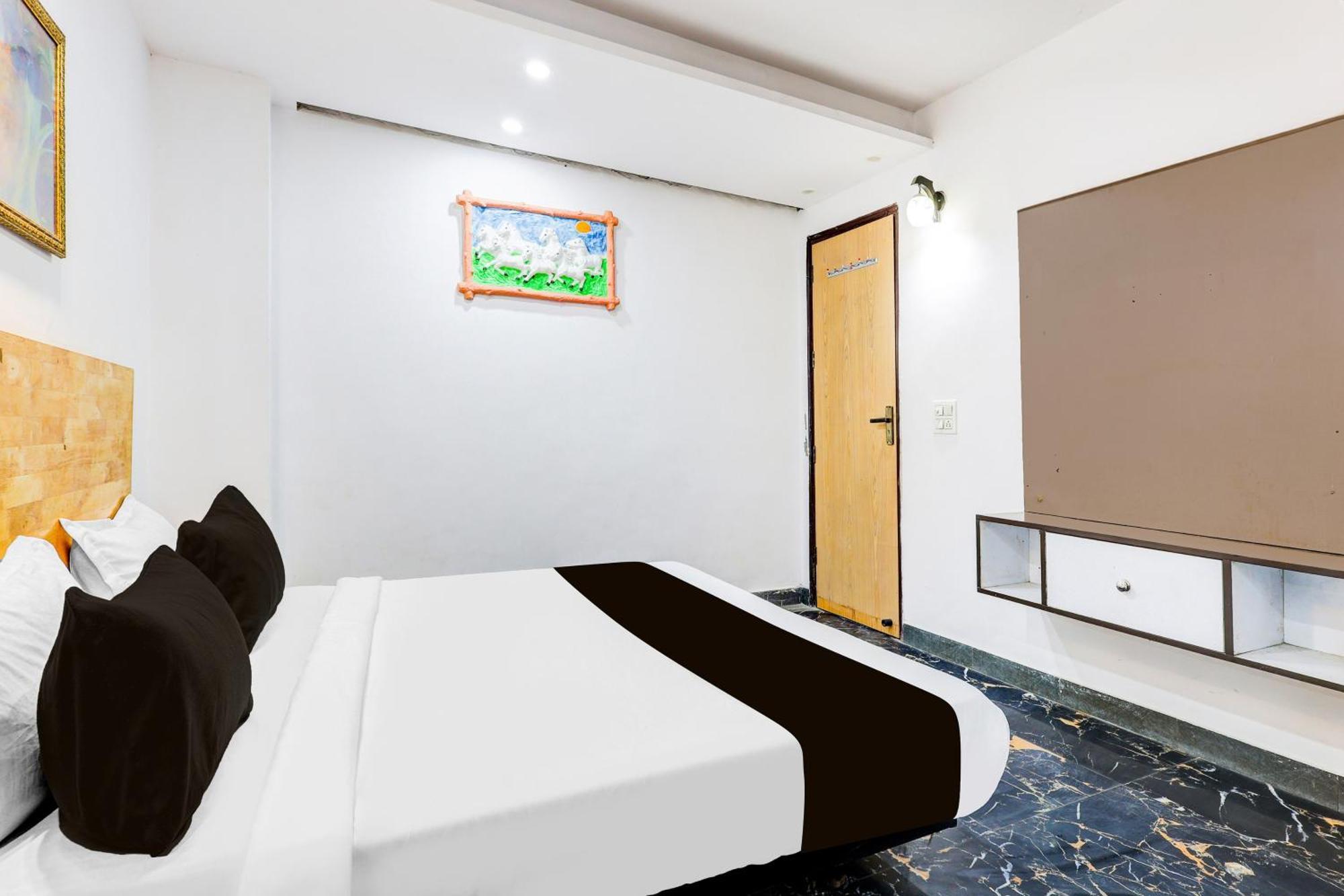 Hotel O Hari Nagar Ashram Нью-Дели Экстерьер фото