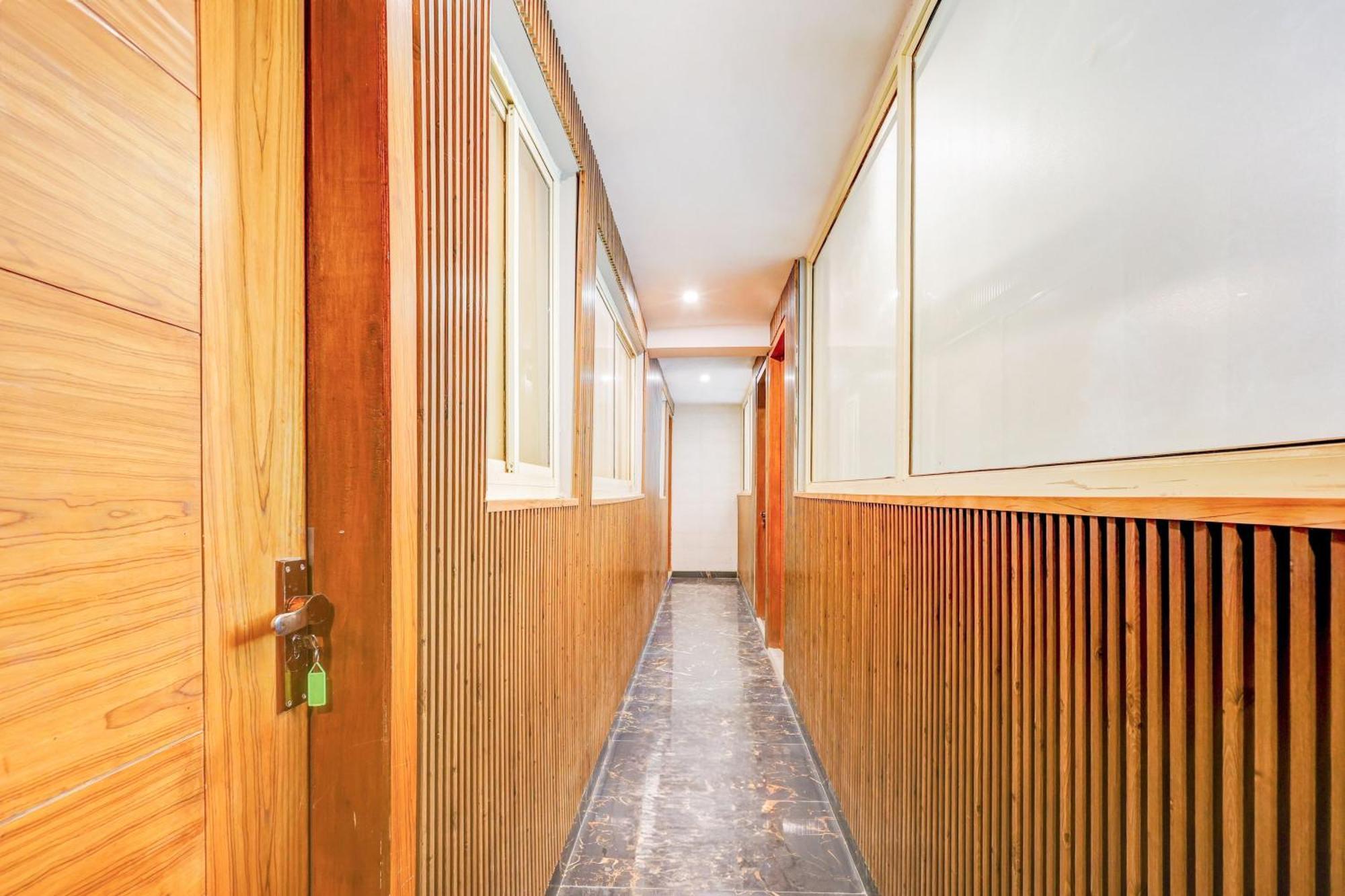 Hotel O Hari Nagar Ashram Нью-Дели Экстерьер фото