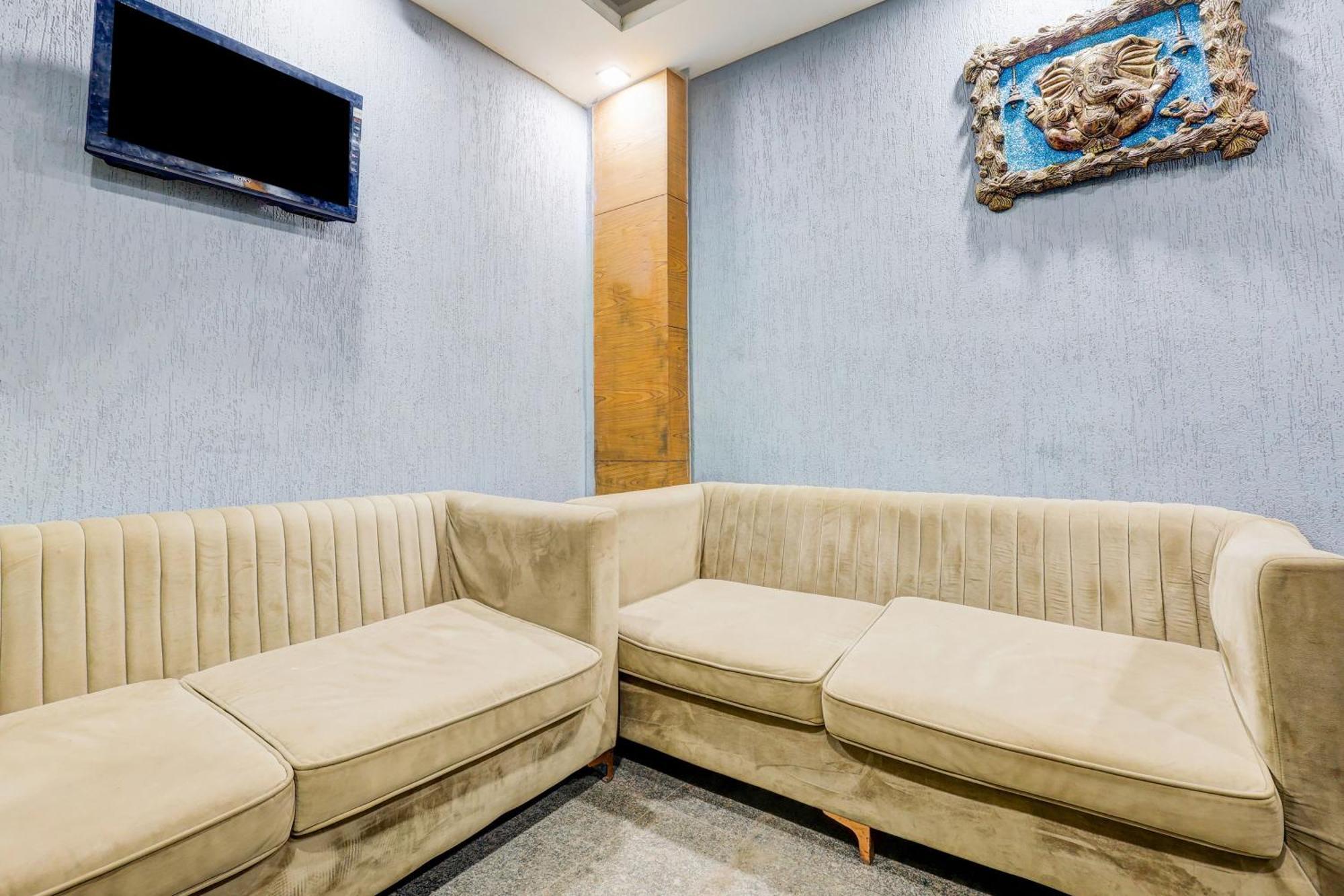 Hotel O Hari Nagar Ashram Нью-Дели Экстерьер фото